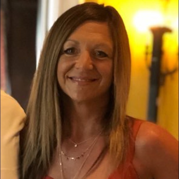 Meet your Posher, Tricia - Picture 1 of 2